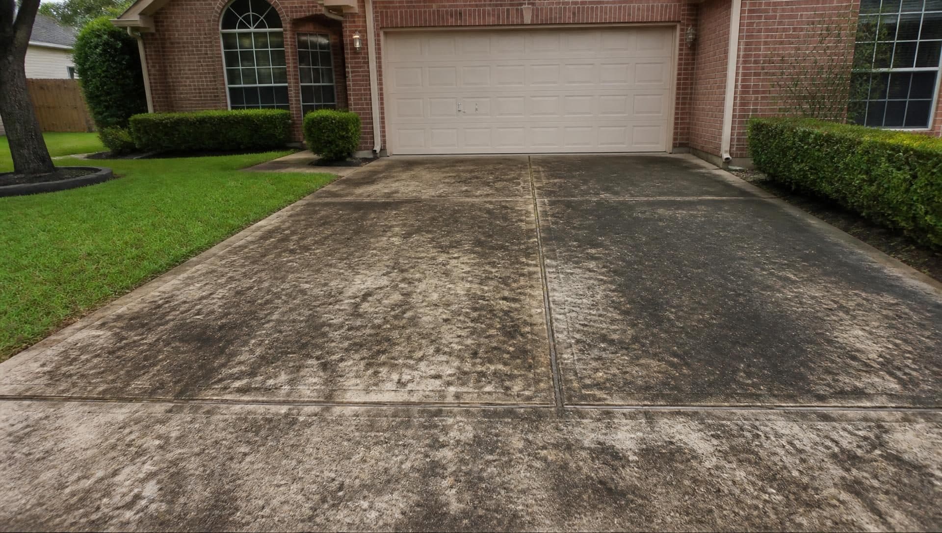 Driveway before high-pressure cleaning